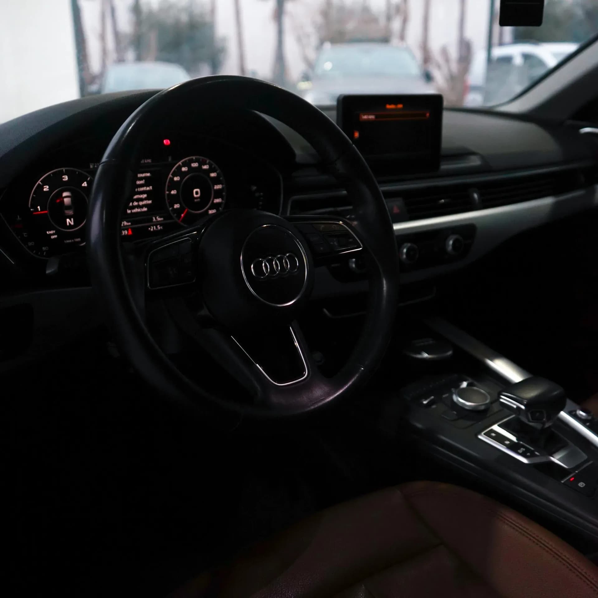 uploads/vehicles/2023/09/1708941229373-359.webp