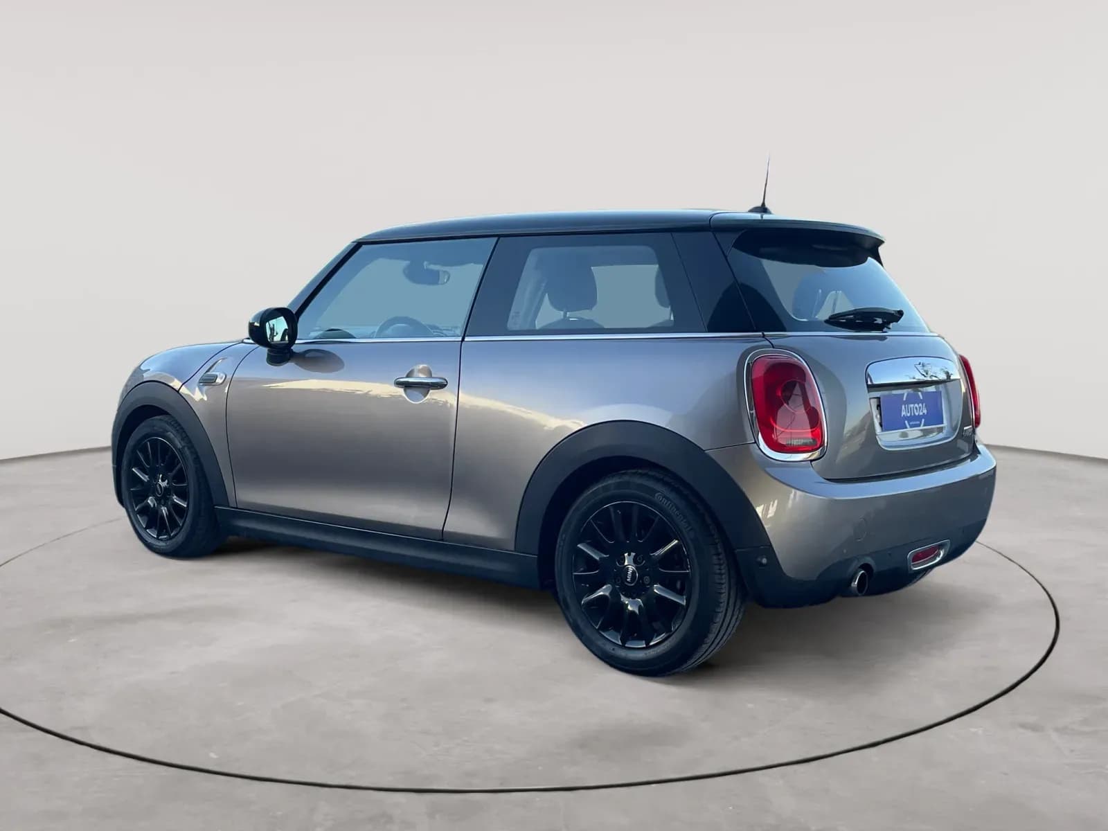 uploads/vehicles/2023/10/1696590930053.webp
