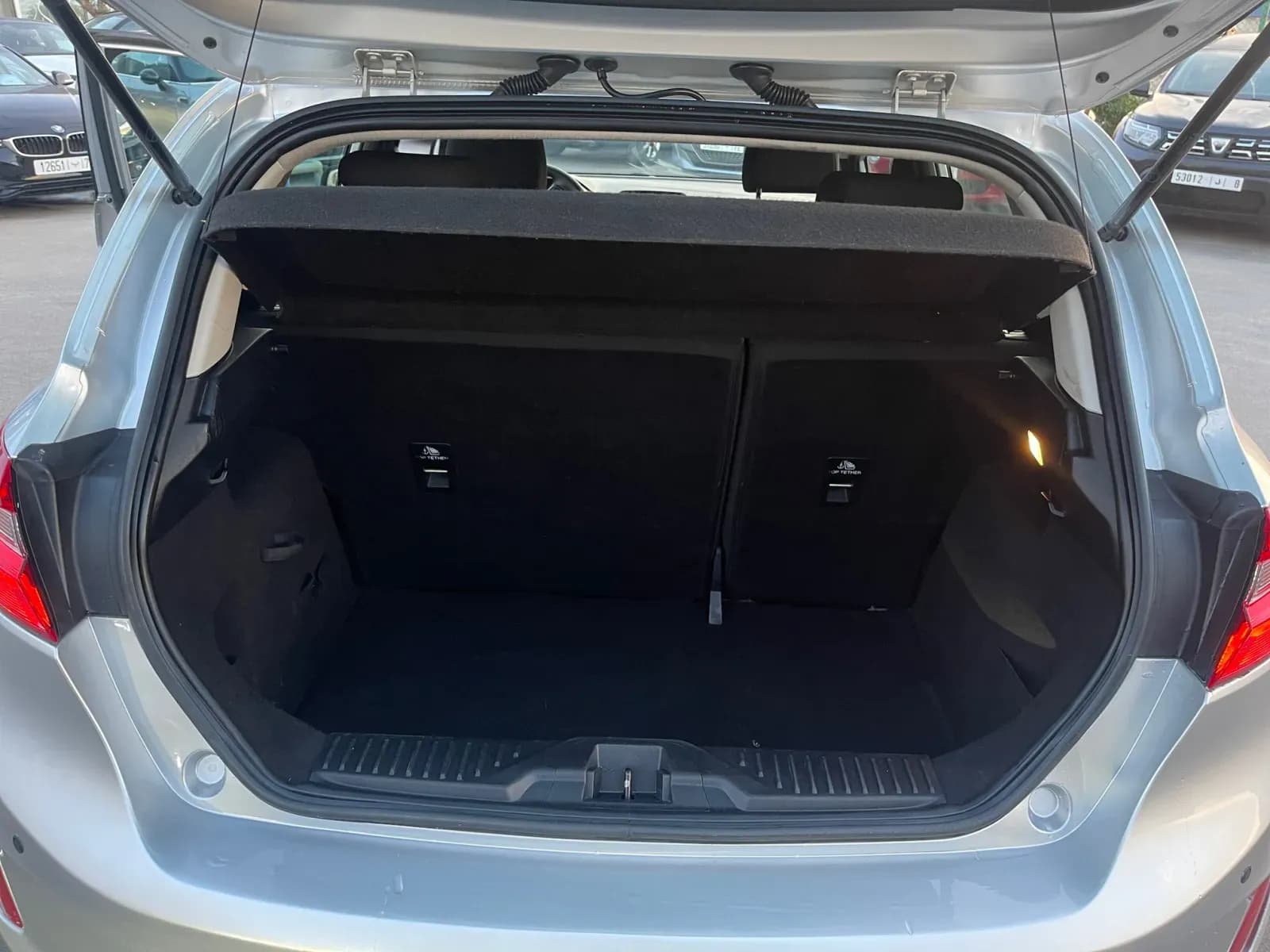 uploads/vehicles/2023/10/1696934322908.webp