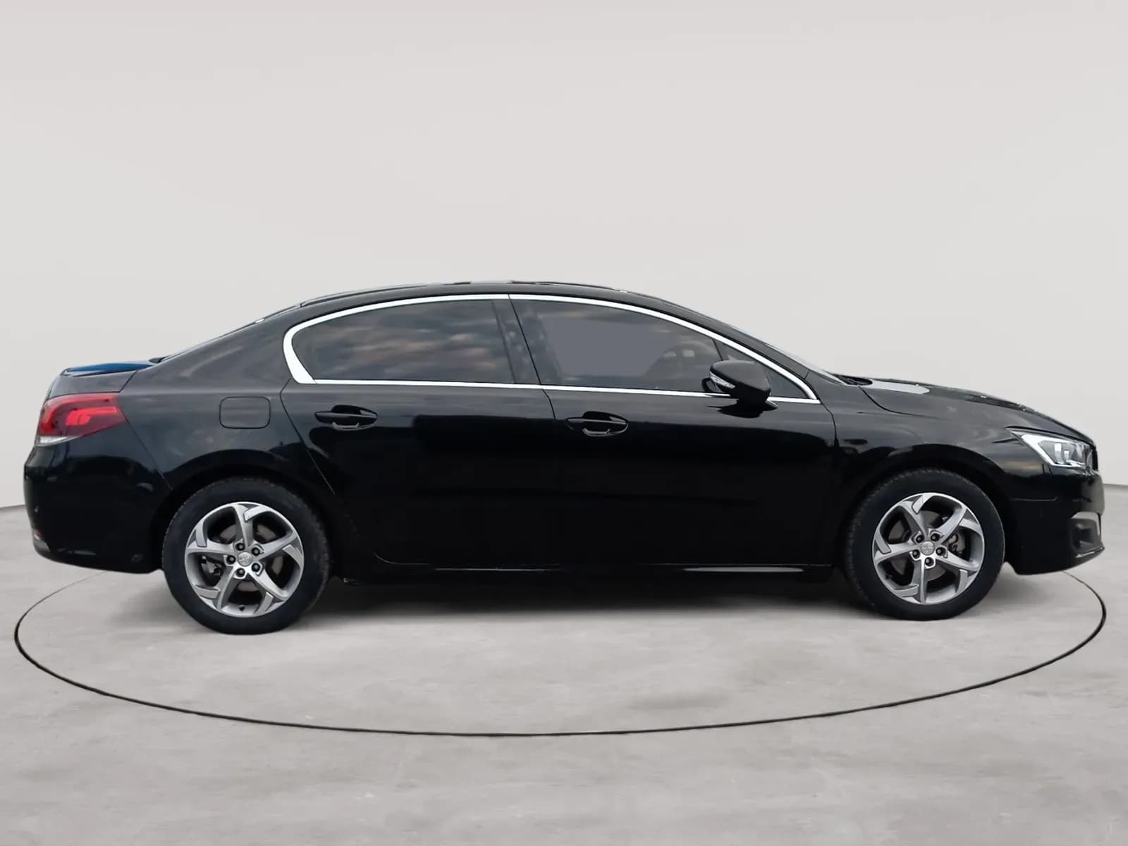 uploads/vehicles/2023/12/1702052428542.webp