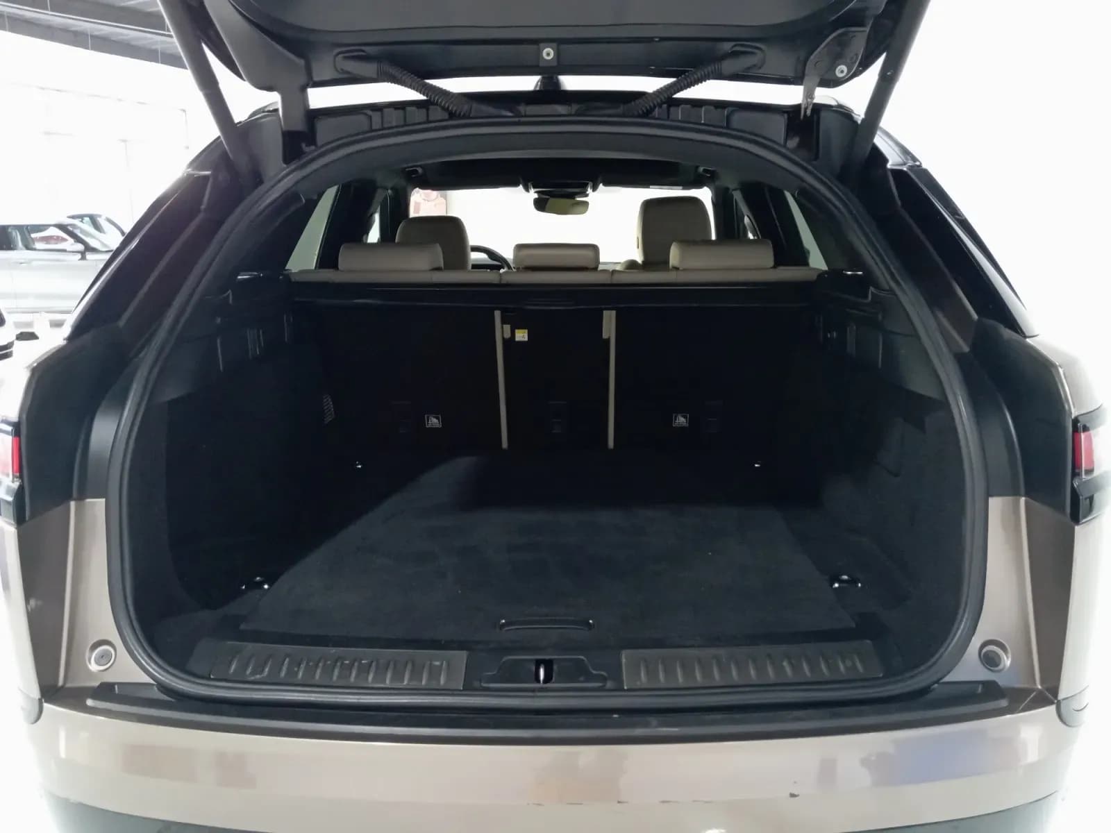 uploads/vehicles/2023/12/1702316066001.webp