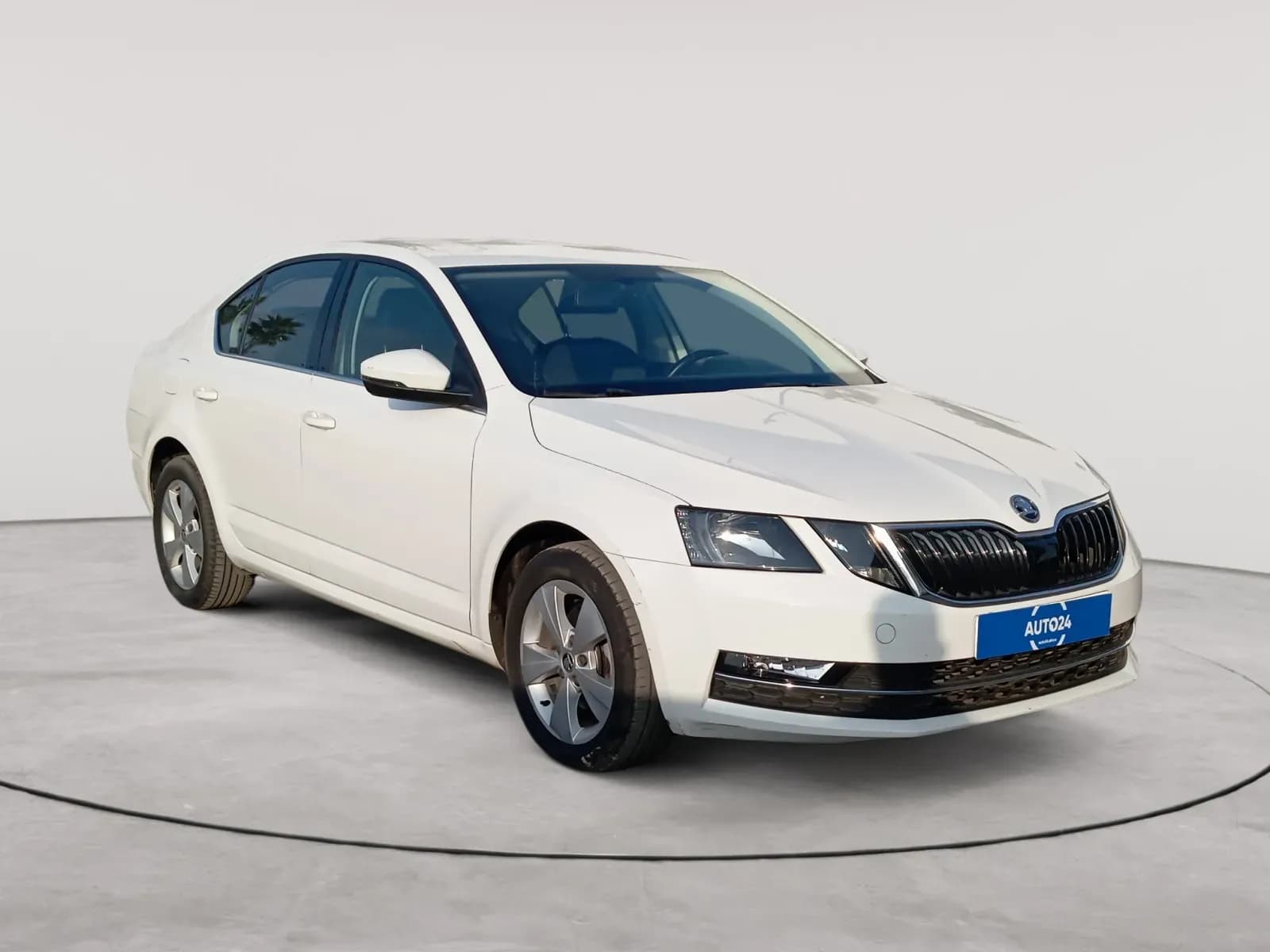 uploads/vehicles/2023/12/1702397347639.webp