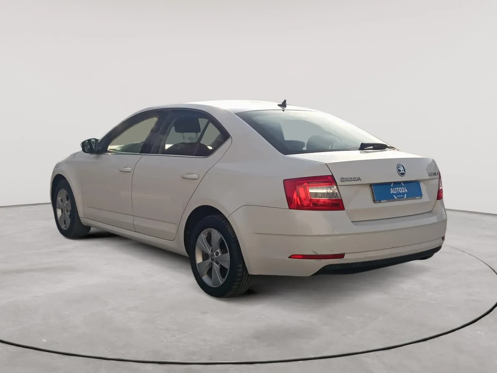 uploads/vehicles/2023/12/1702397348490.webp