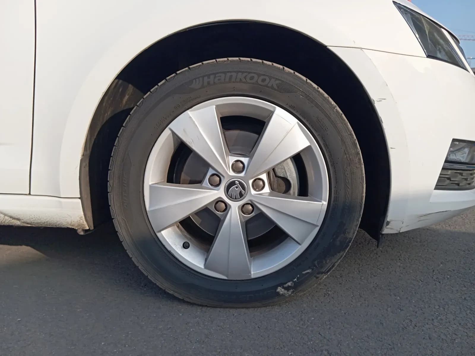 uploads/vehicles/2023/12/1702397349361.webp