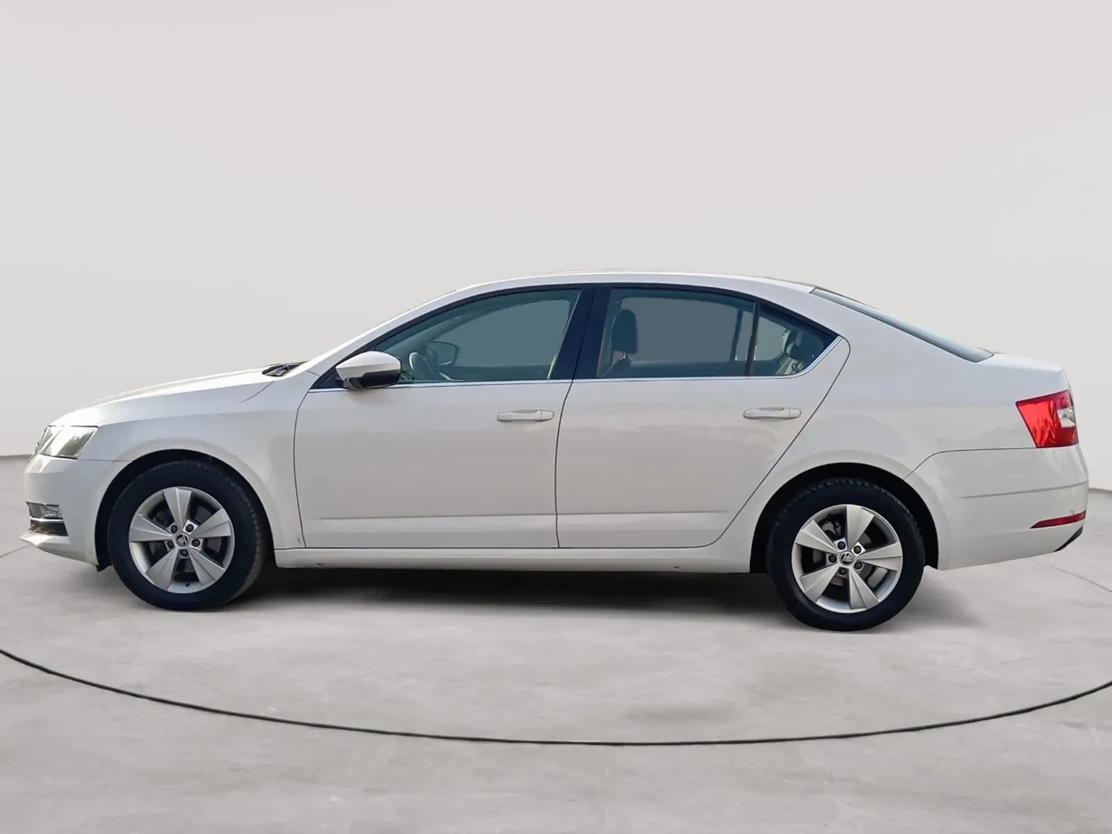 uploads/vehicles/2023/12/1702397349700.webp