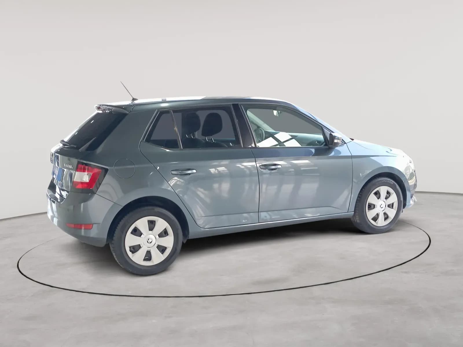 uploads/vehicles/2023/12/1702478117239.webp