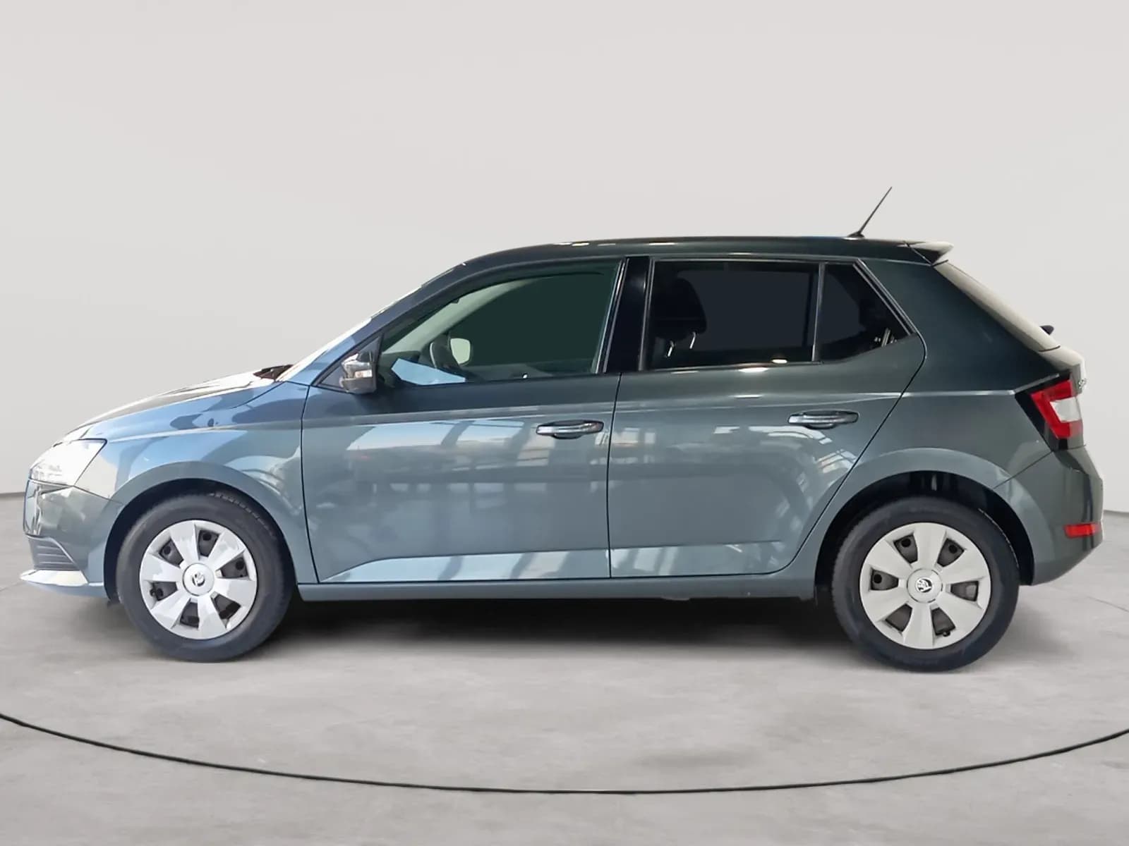 uploads/vehicles/2023/12/1702478117875.webp