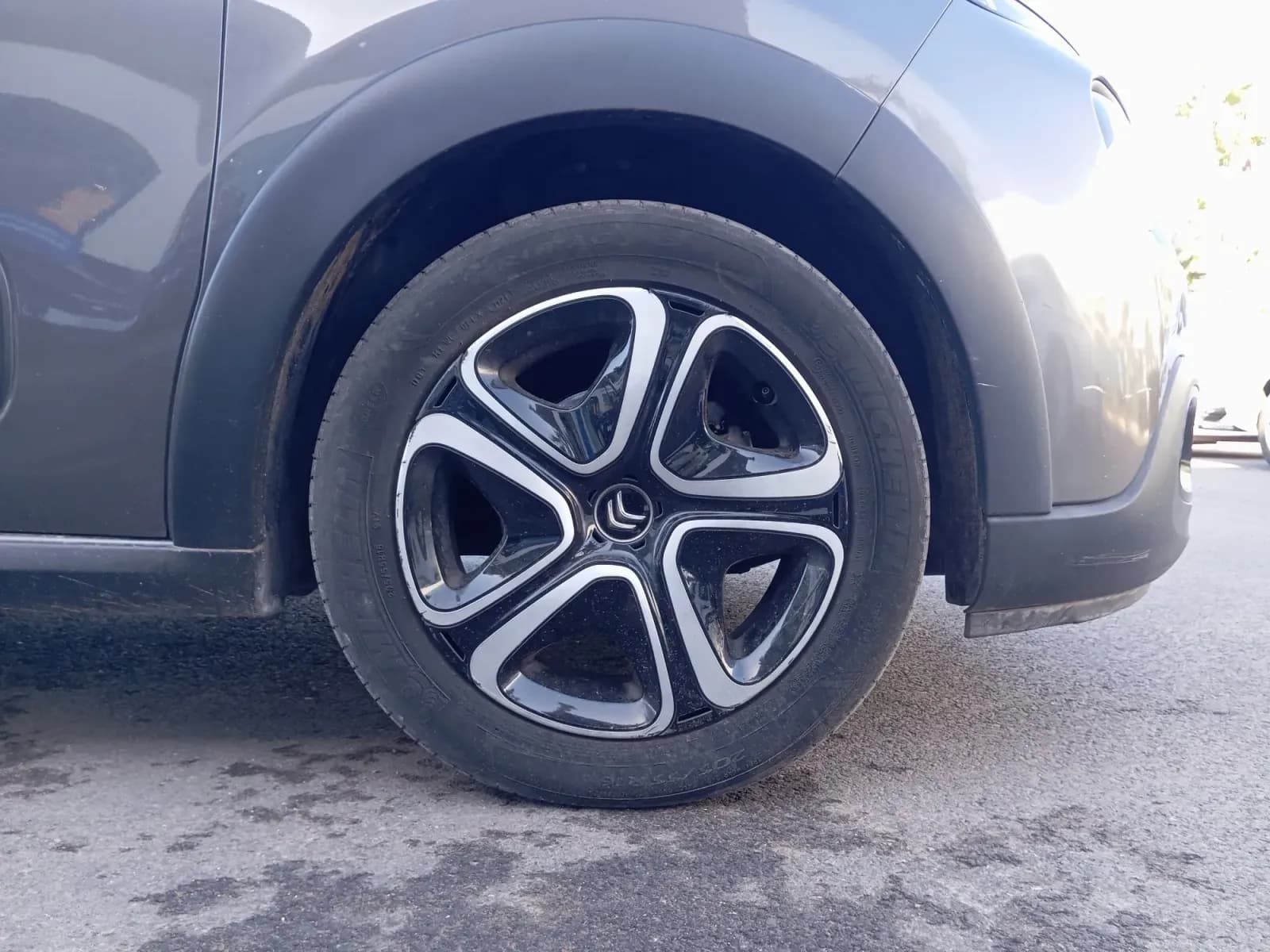 uploads/vehicles/2023/12/1702895245318.webp