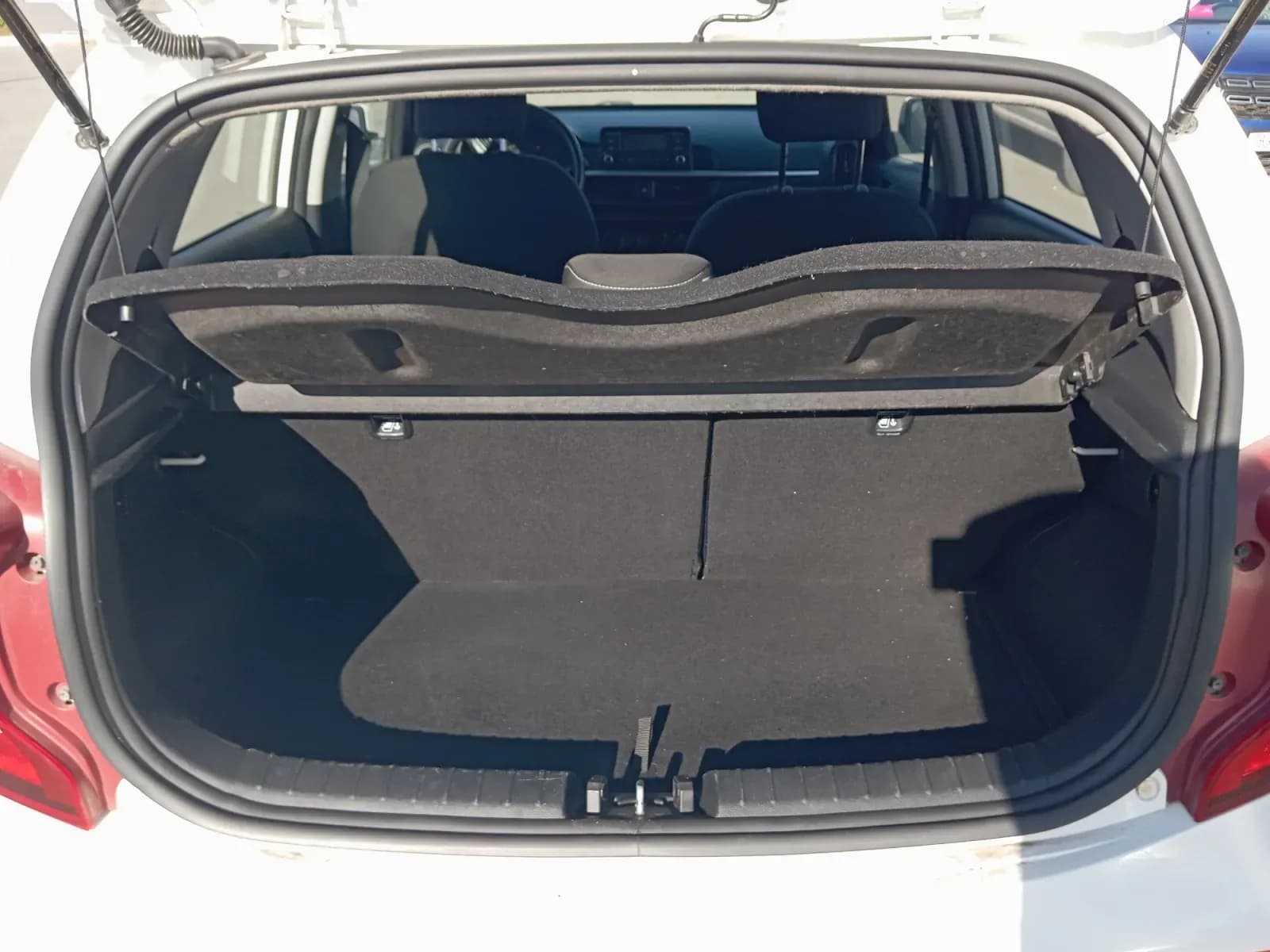 uploads/vehicles/2023/12/1702900887588.webp