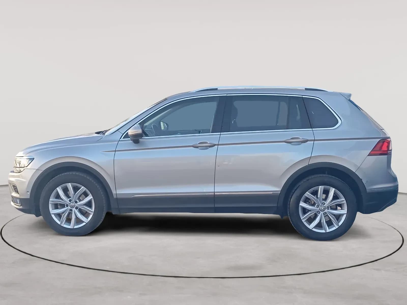 uploads/vehicles/2023/12/1703501537739-996.webp