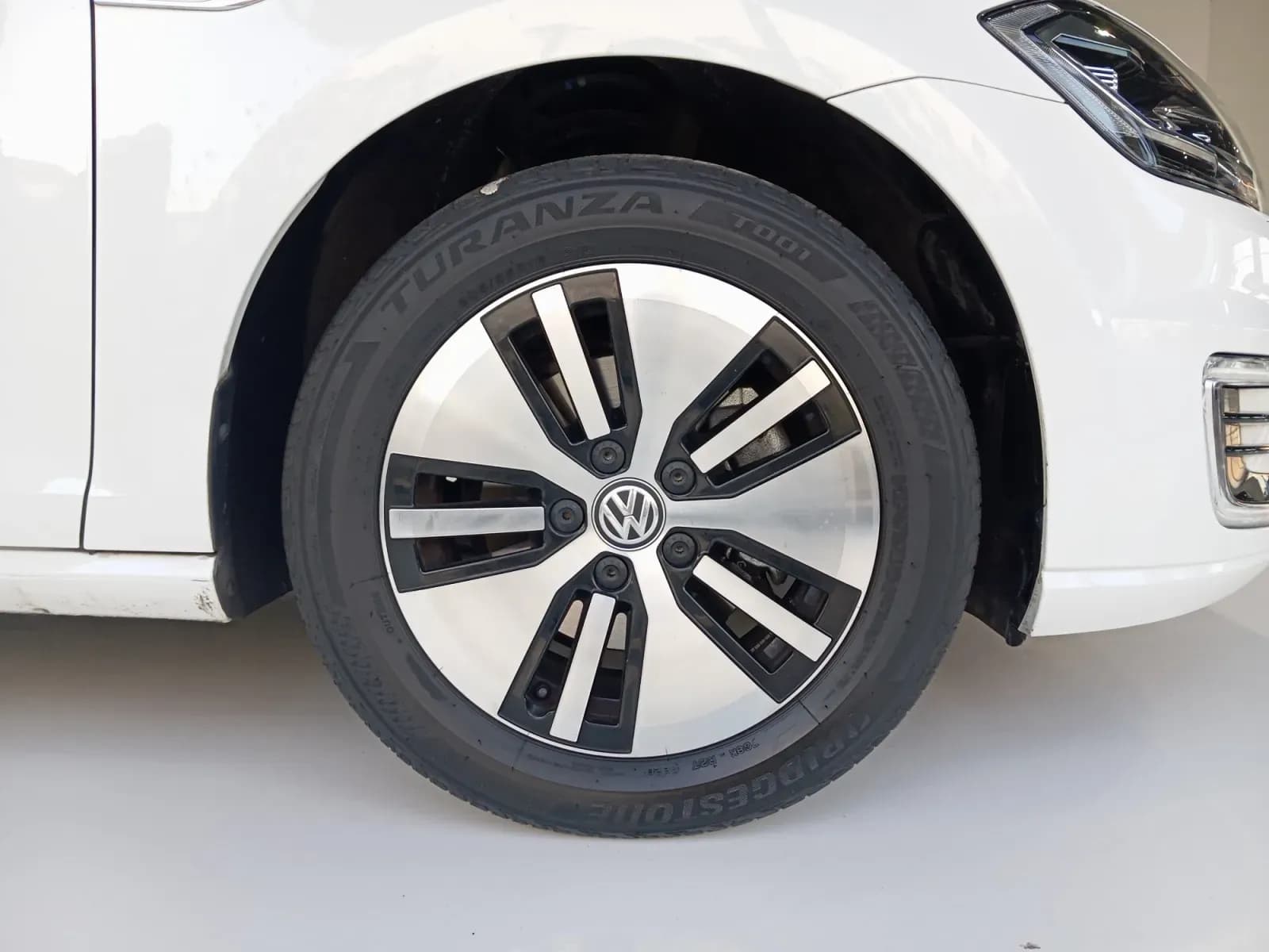 uploads/vehicles/2023/12/1703582858121-671.webp