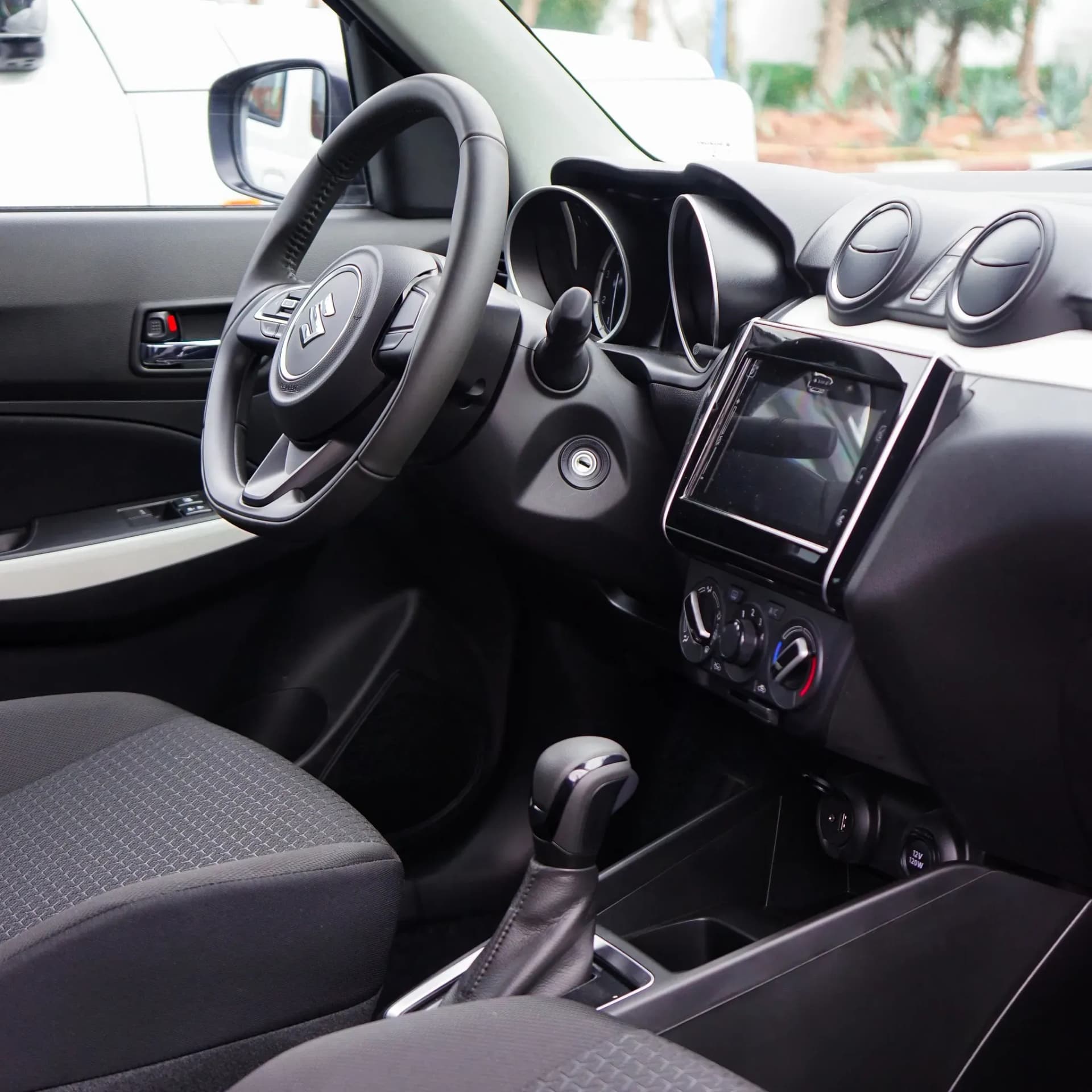 uploads/vehicles/2023/12/1709910351396-820.webp