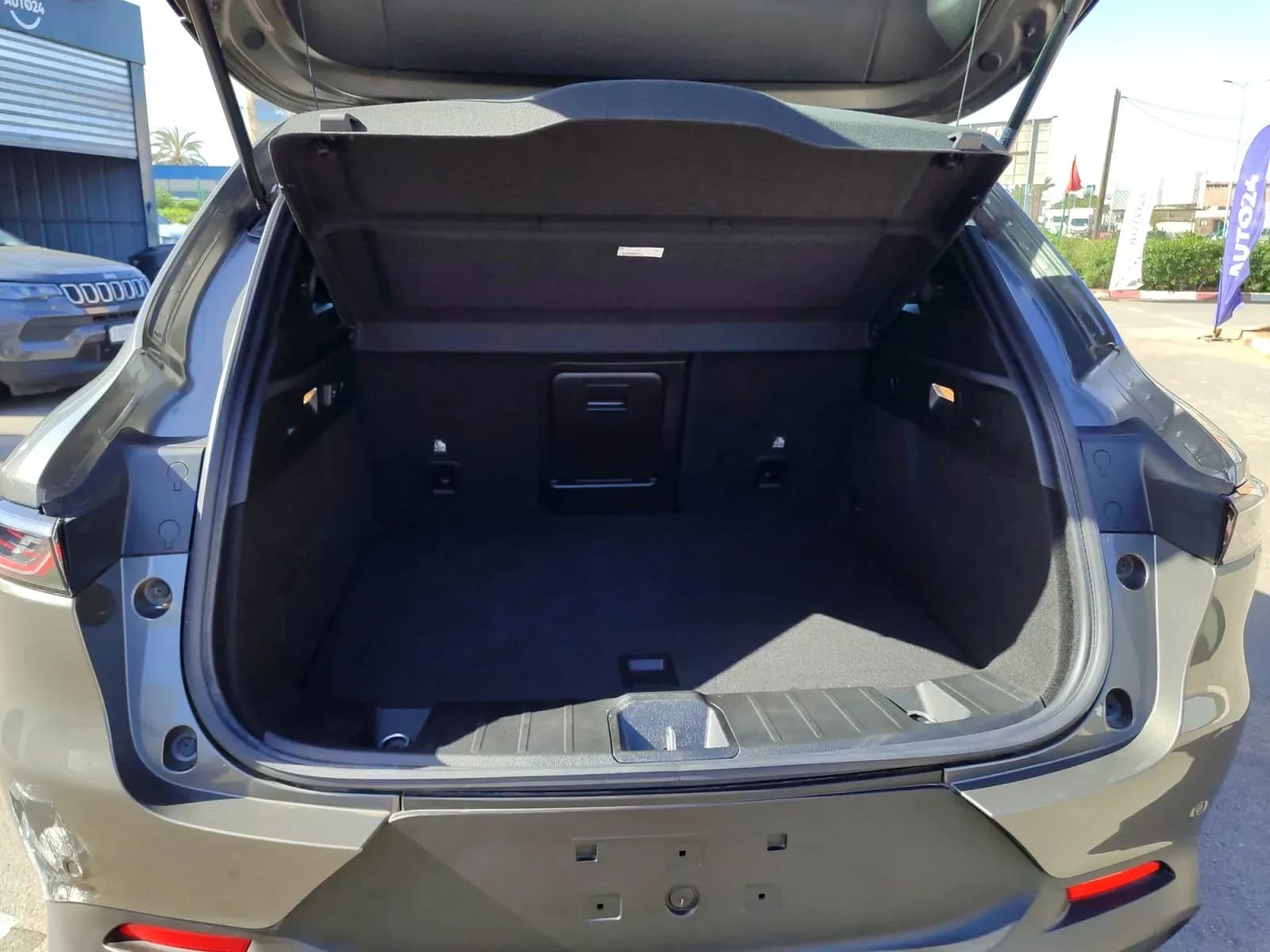 uploads/vehicles/2024/03/1709896029794-610.webp