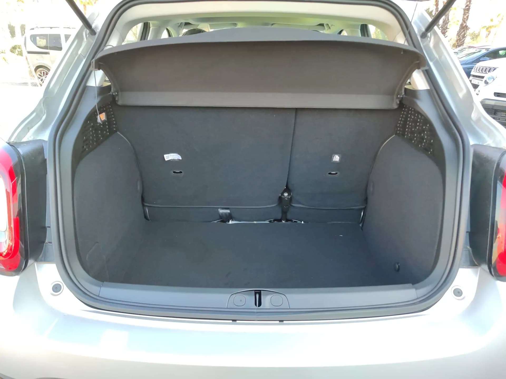 uploads/vehicles/2024/03/1710327329254-432.webp