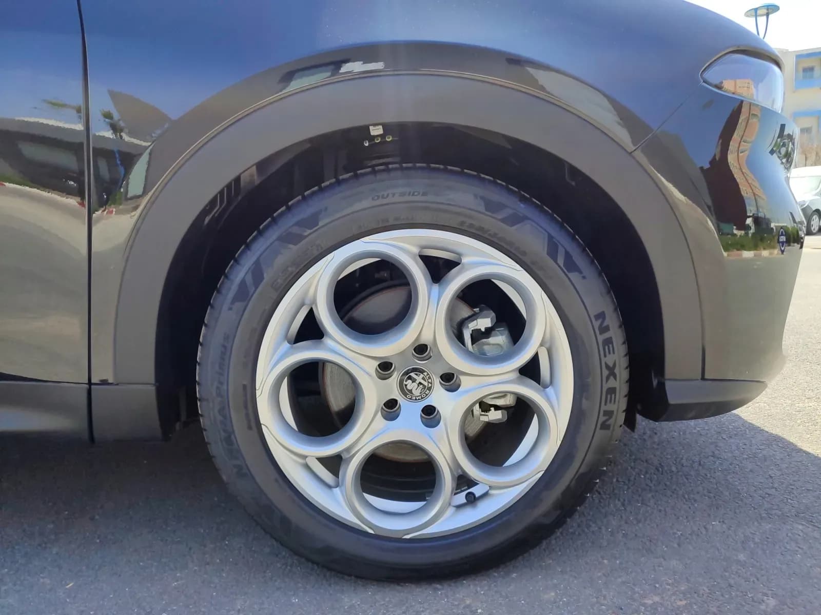 uploads/vehicles/2024/04/1713286183697-957.webp