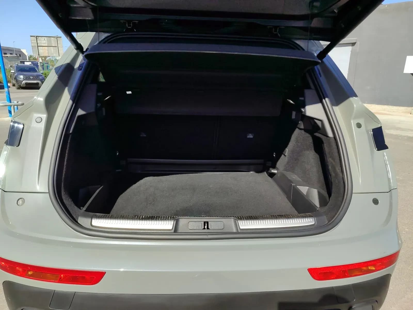 uploads/vehicles/2024/04/1713348895555-330.webp