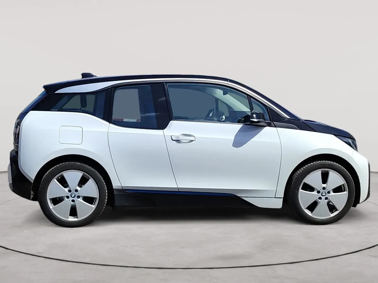 uploads/vehicles/2024/04/1713961100929-744.webp