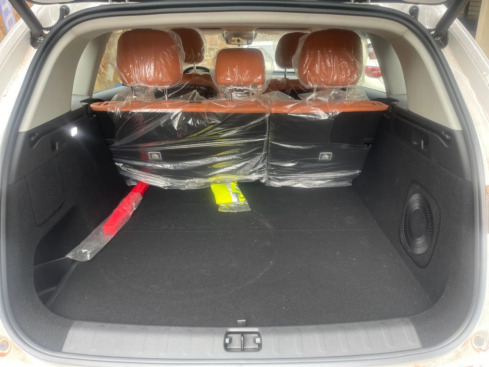 uploads/vehicles/2024/10/1728745812655-916.webp