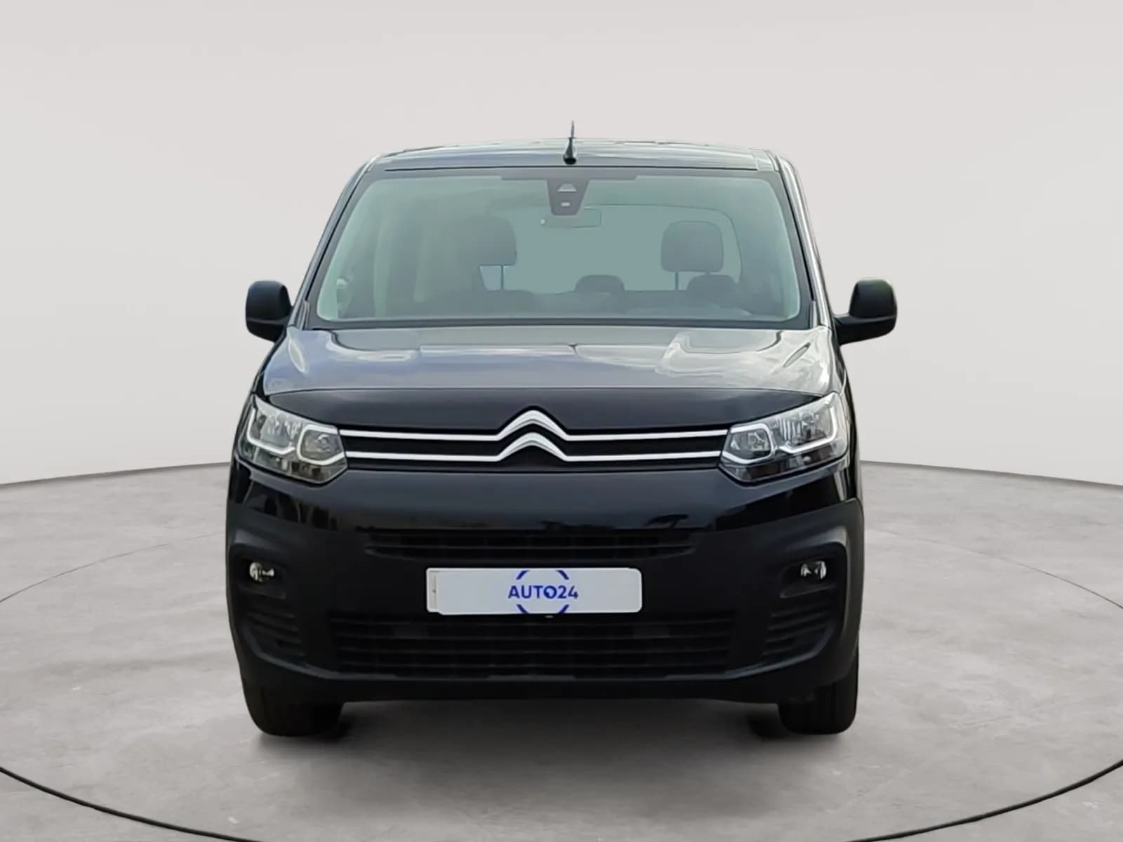 uploads/vehicles/2024/10/1730135136520-823.webp
