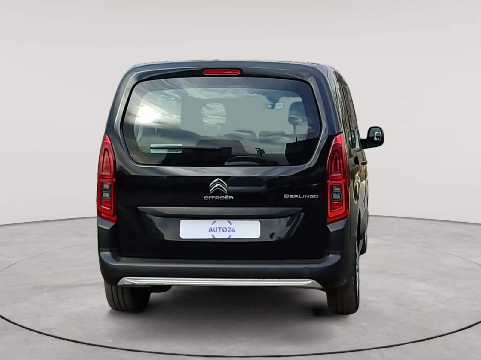 uploads/vehicles/2024/10/1730135137424-153.webp