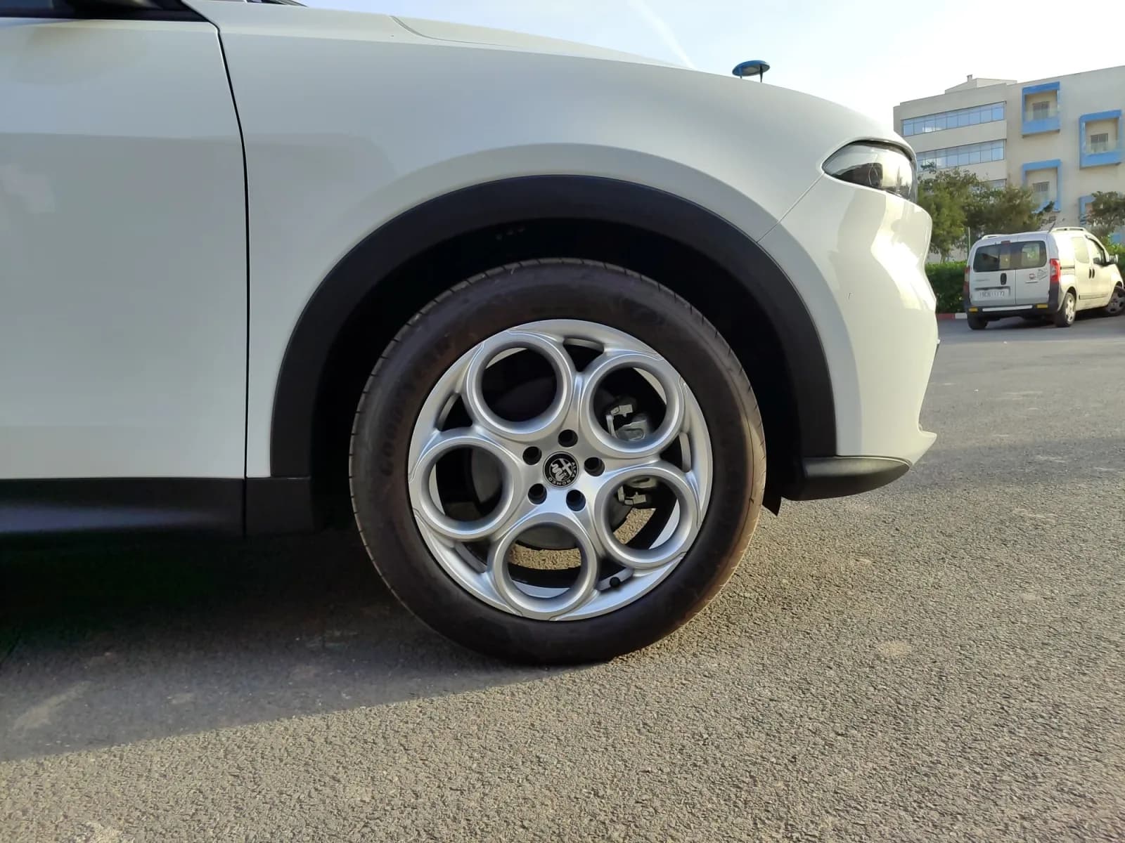 uploads/vehicles/2024/10/1730275938282-242.webp