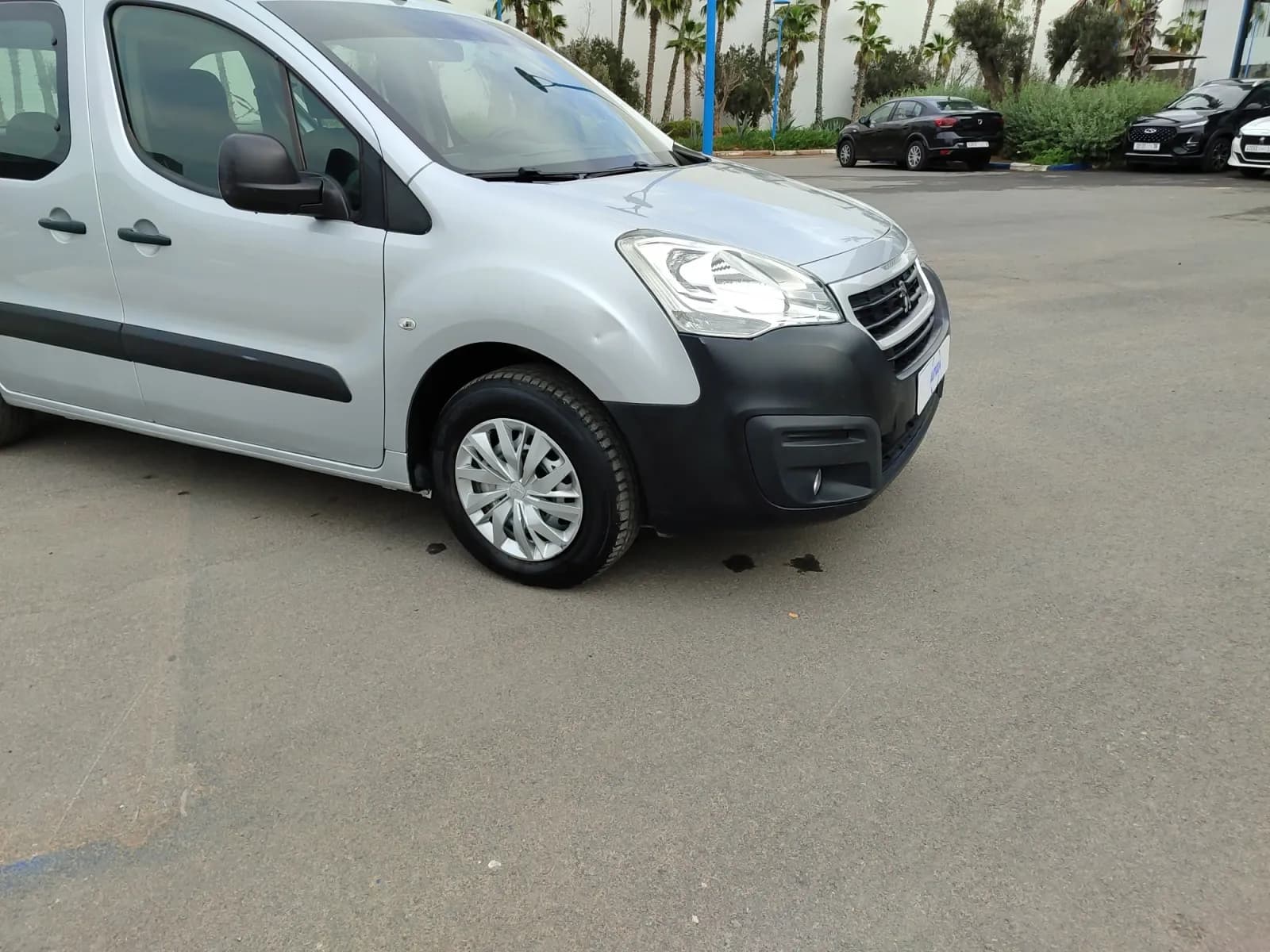 uploads/vehicles/2024/11/1732092766422-864.webp