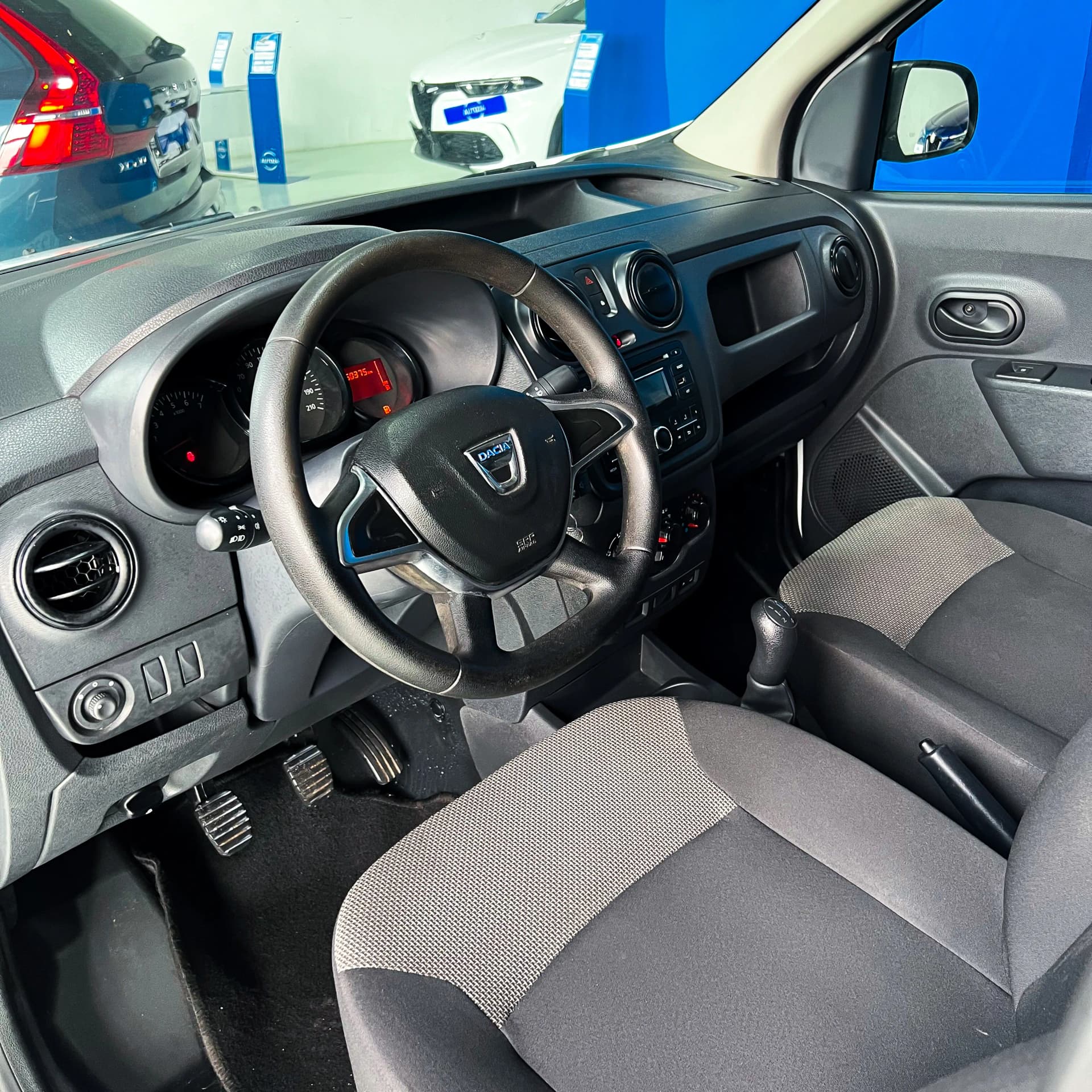 uploads/vehicles/2024/11/1732964232350-868.webp