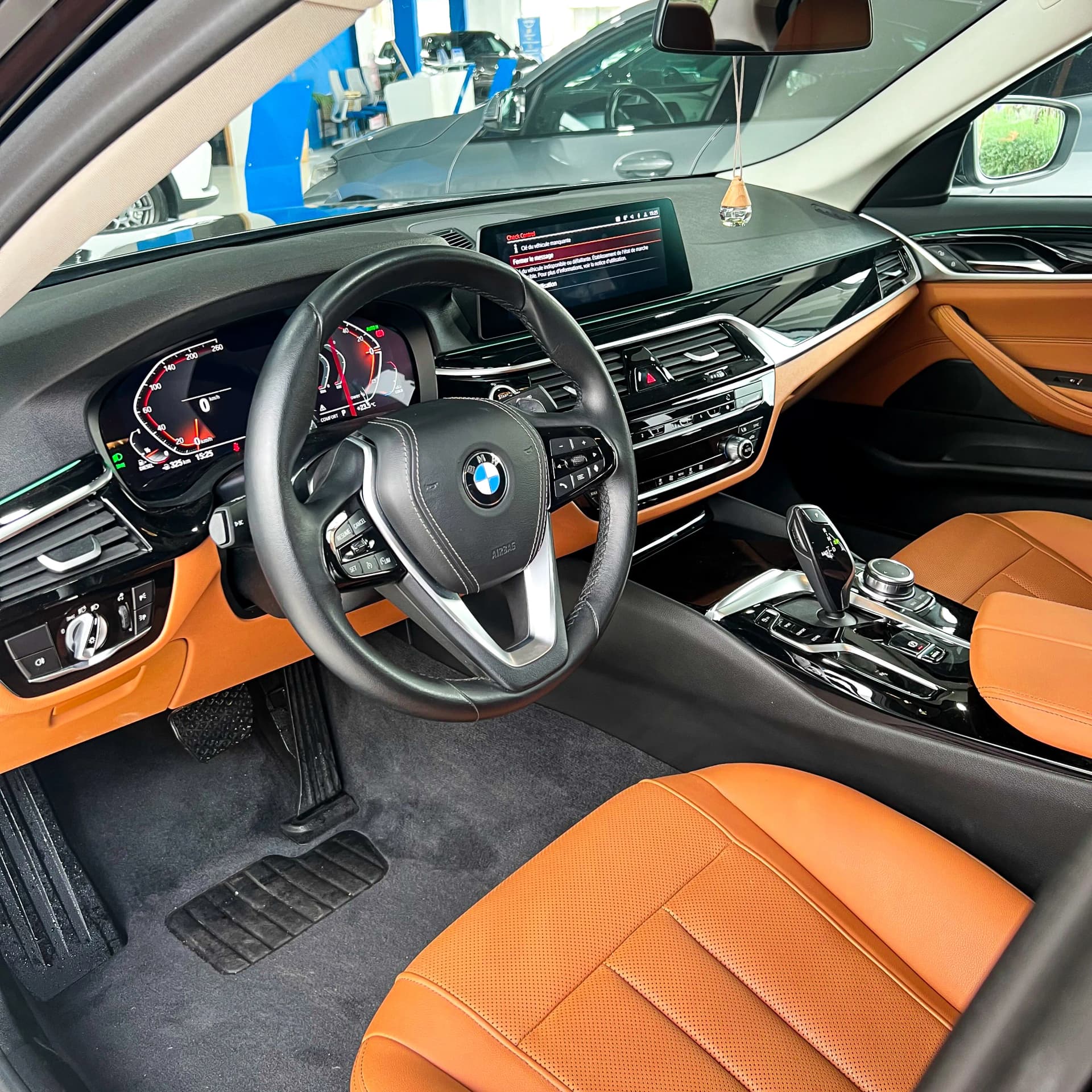 uploads/vehicles/2024/12/1733216595000-259.webp