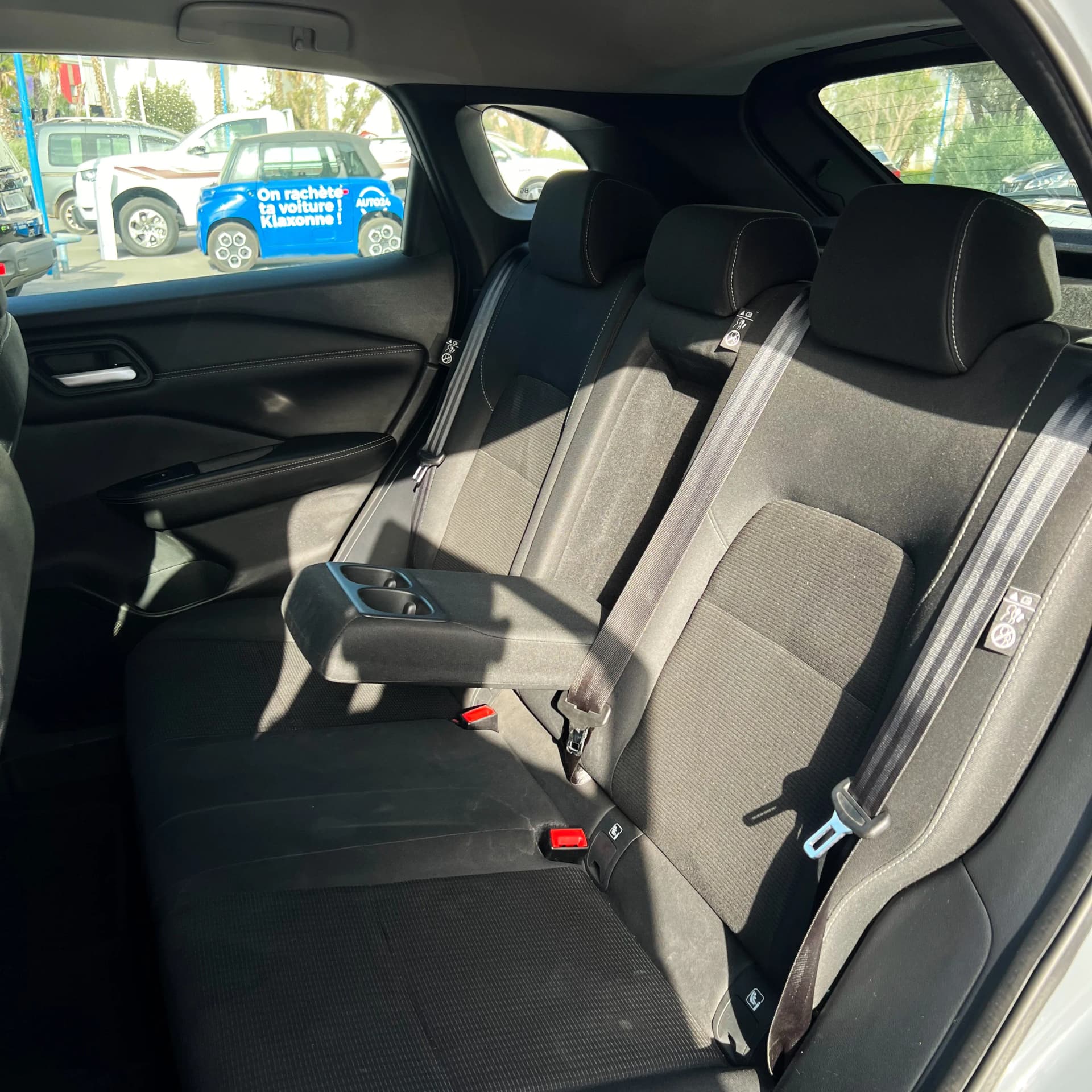uploads/vehicles/2024/12/1733220364772-821.webp