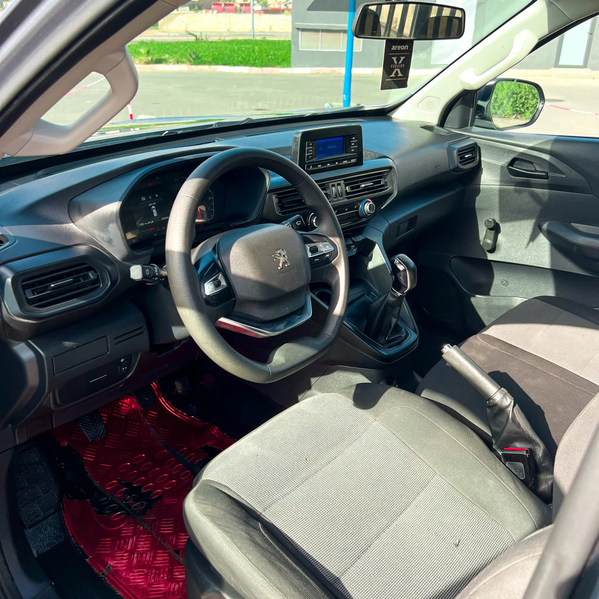 uploads/vehicles/2024/12/1733235914039-395.webp