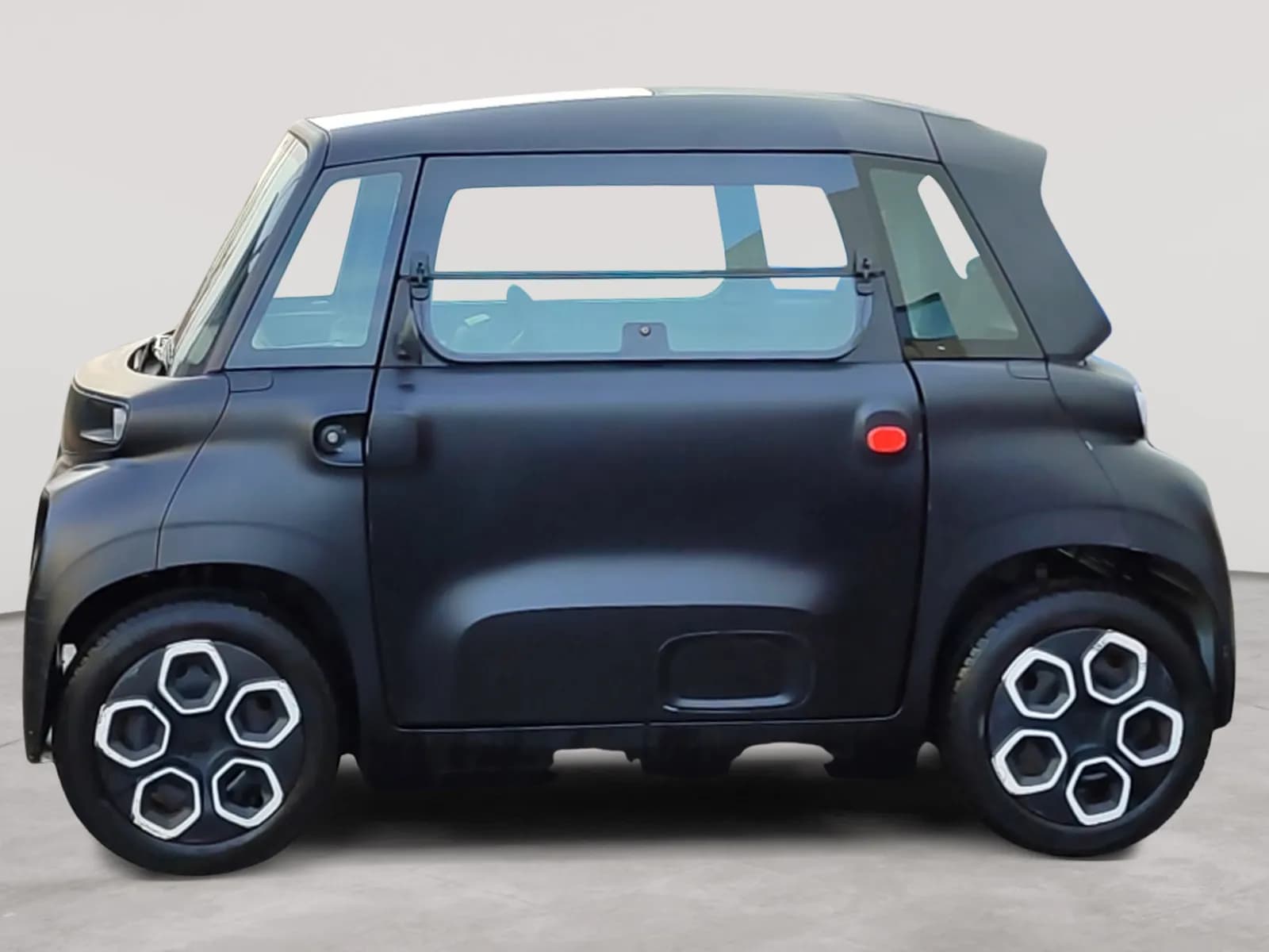 uploads/vehicles/2024/12/1733395244378-768.webp