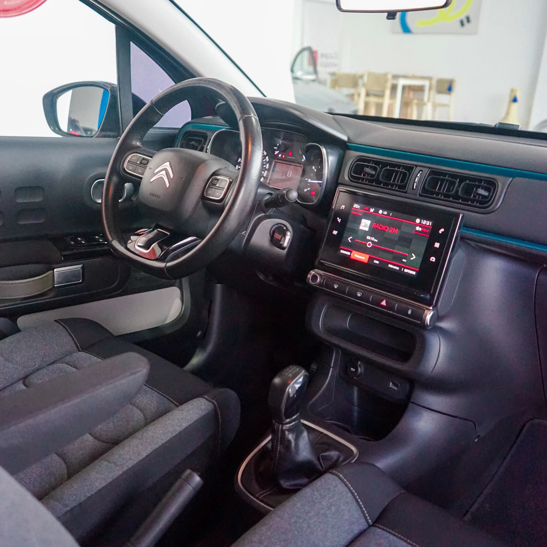 uploads/vehicles/2024/12/1733397422303-756.webp