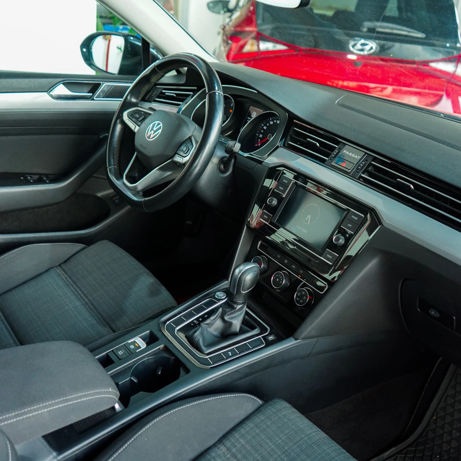 uploads/vehicles/2024/12/1733398310744-766.webp