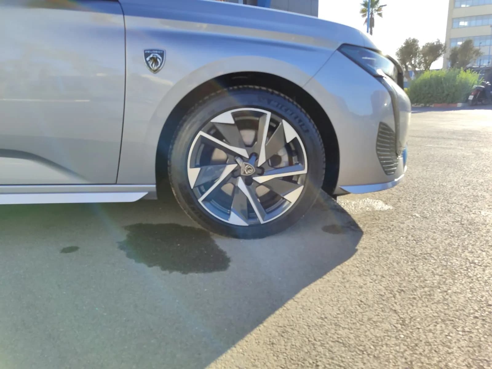 uploads/vehicles/2024/12/1734365684264-196.webp