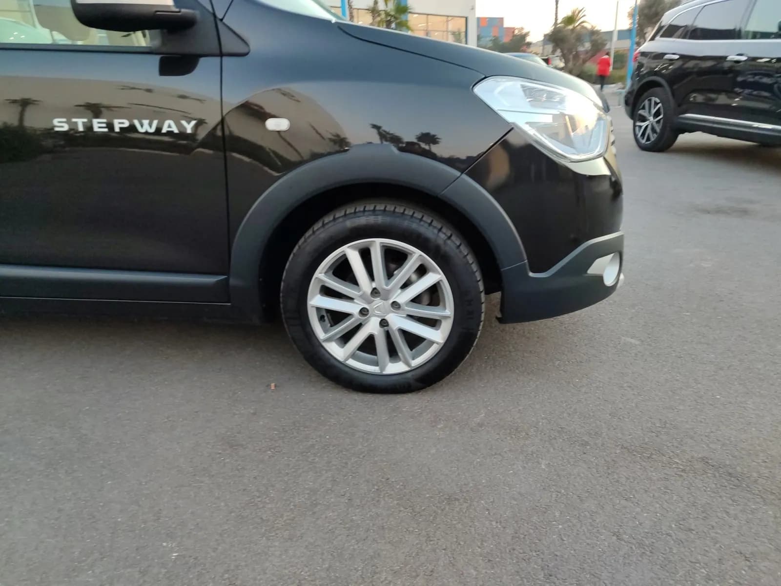 uploads/vehicles/2024/12/1734602843968-637.webp