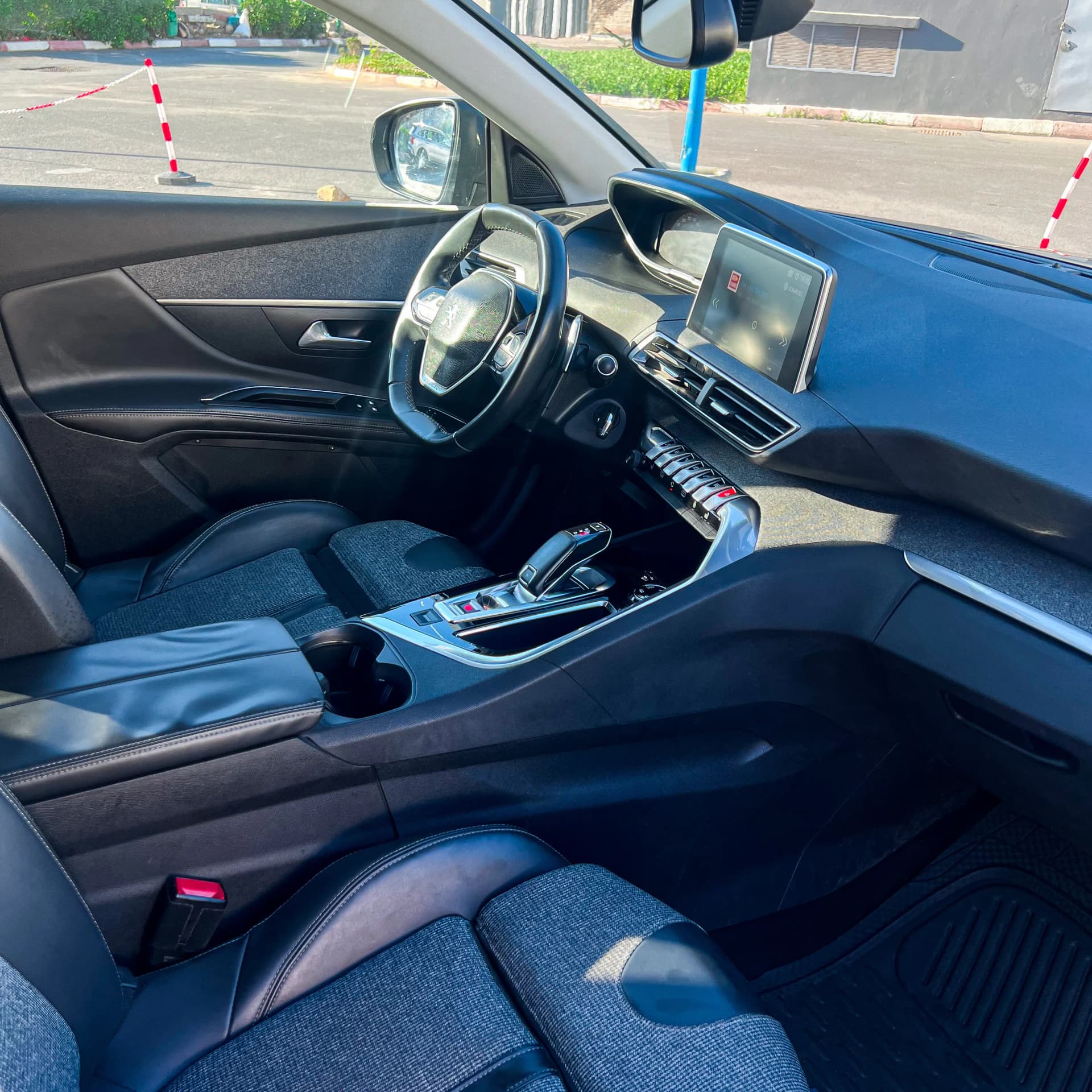 uploads/vehicles/2024/12/1734689738573-256.webp