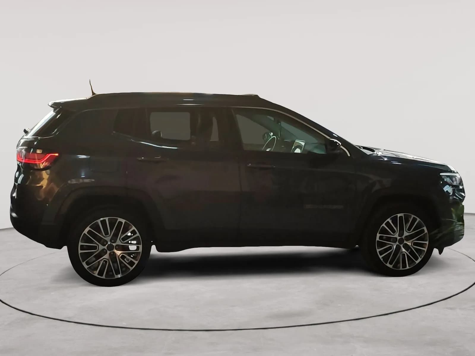 uploads/vehicles/2024/12/1735116543944-789.webp