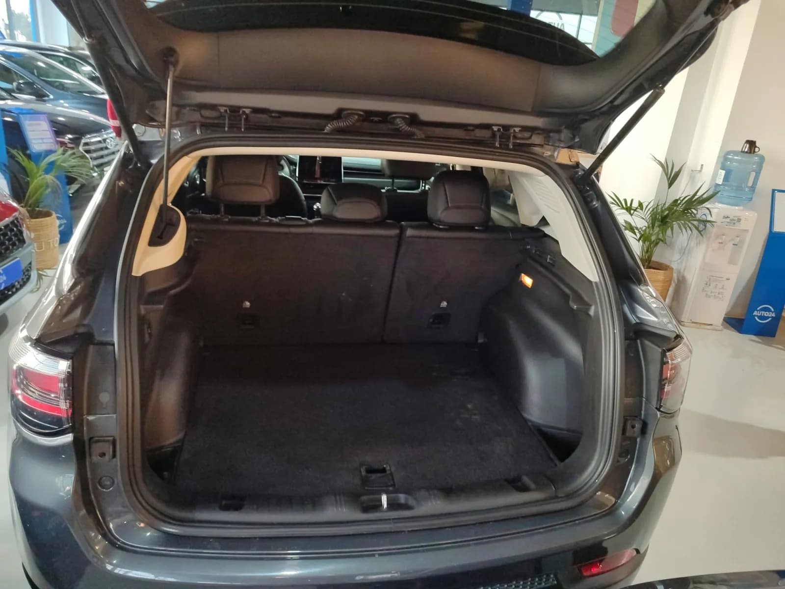 uploads/vehicles/2024/12/1735116544215-726.webp