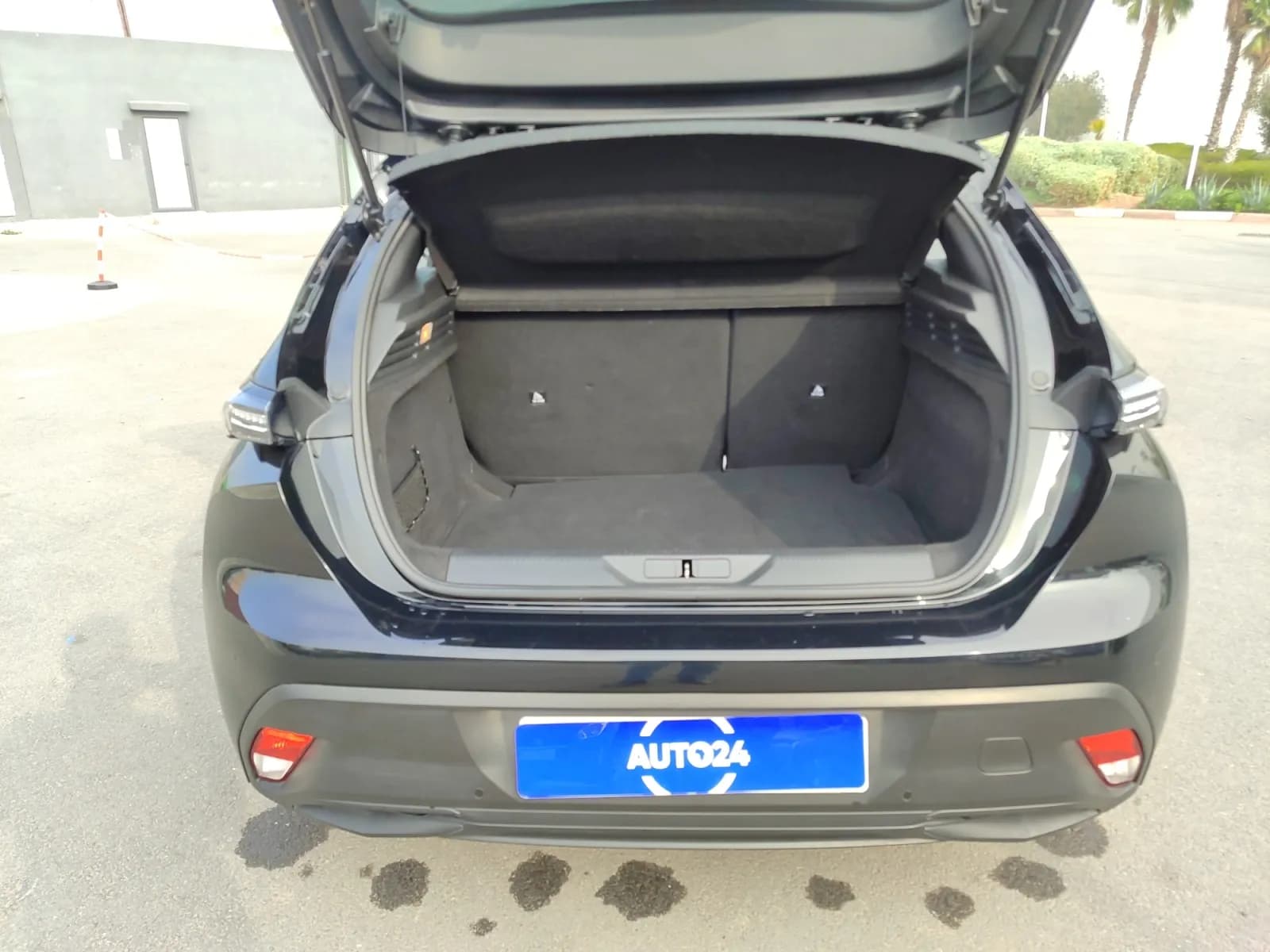 uploads/vehicles/2024/12/1735141301626-282.webp