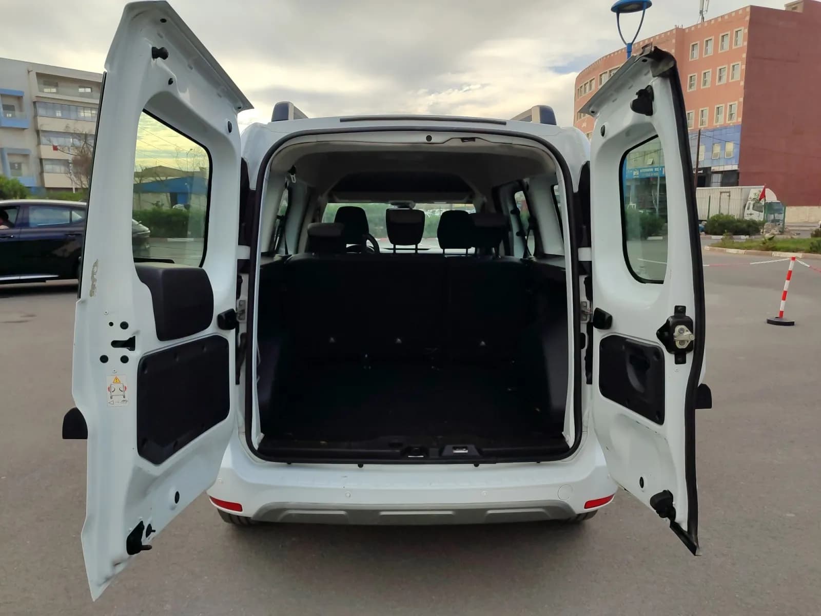 uploads/vehicles/2024/12/1735143782143-407.webp