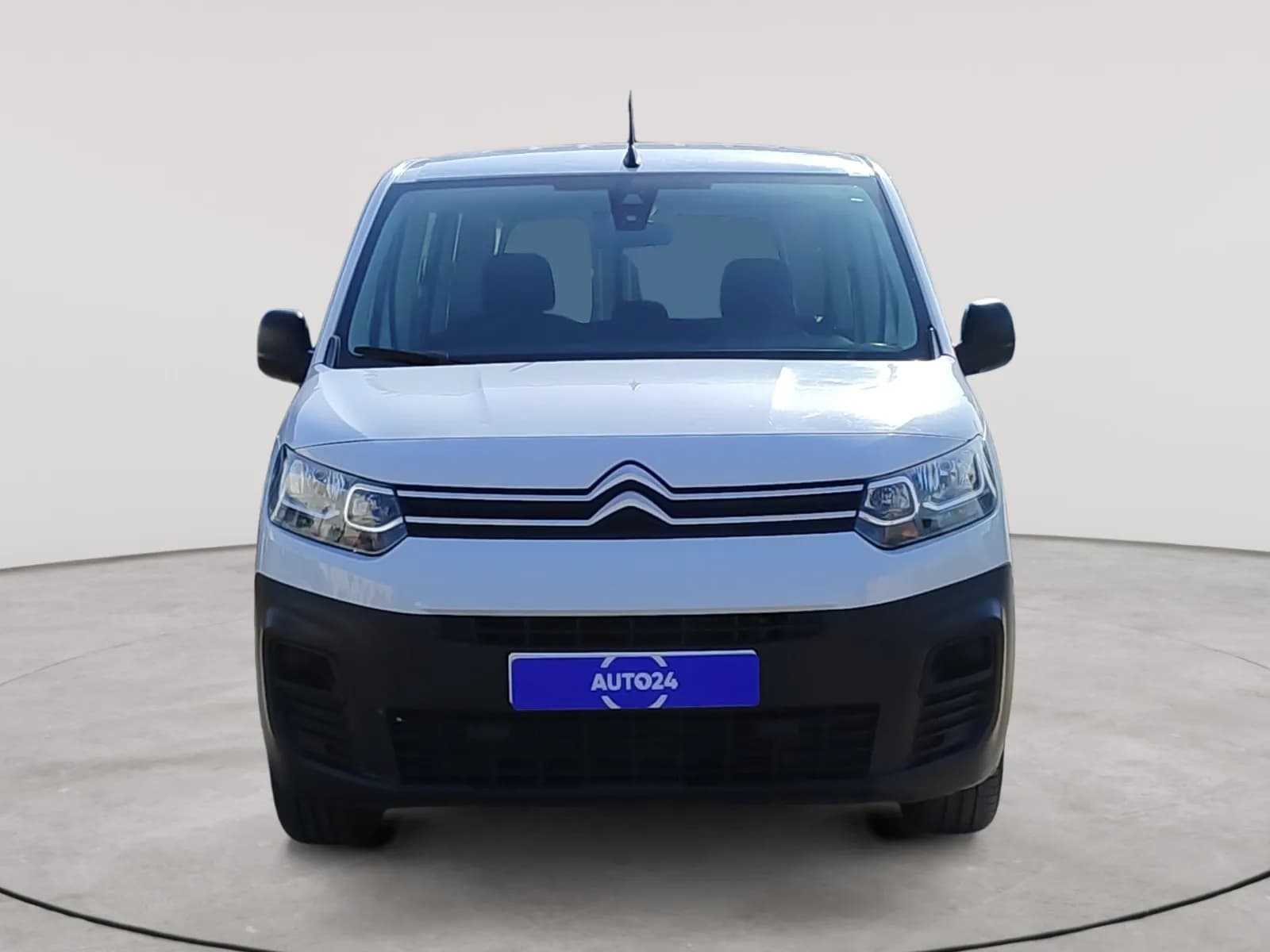 uploads/vehicles/2024/12/1735231470392-677.webp