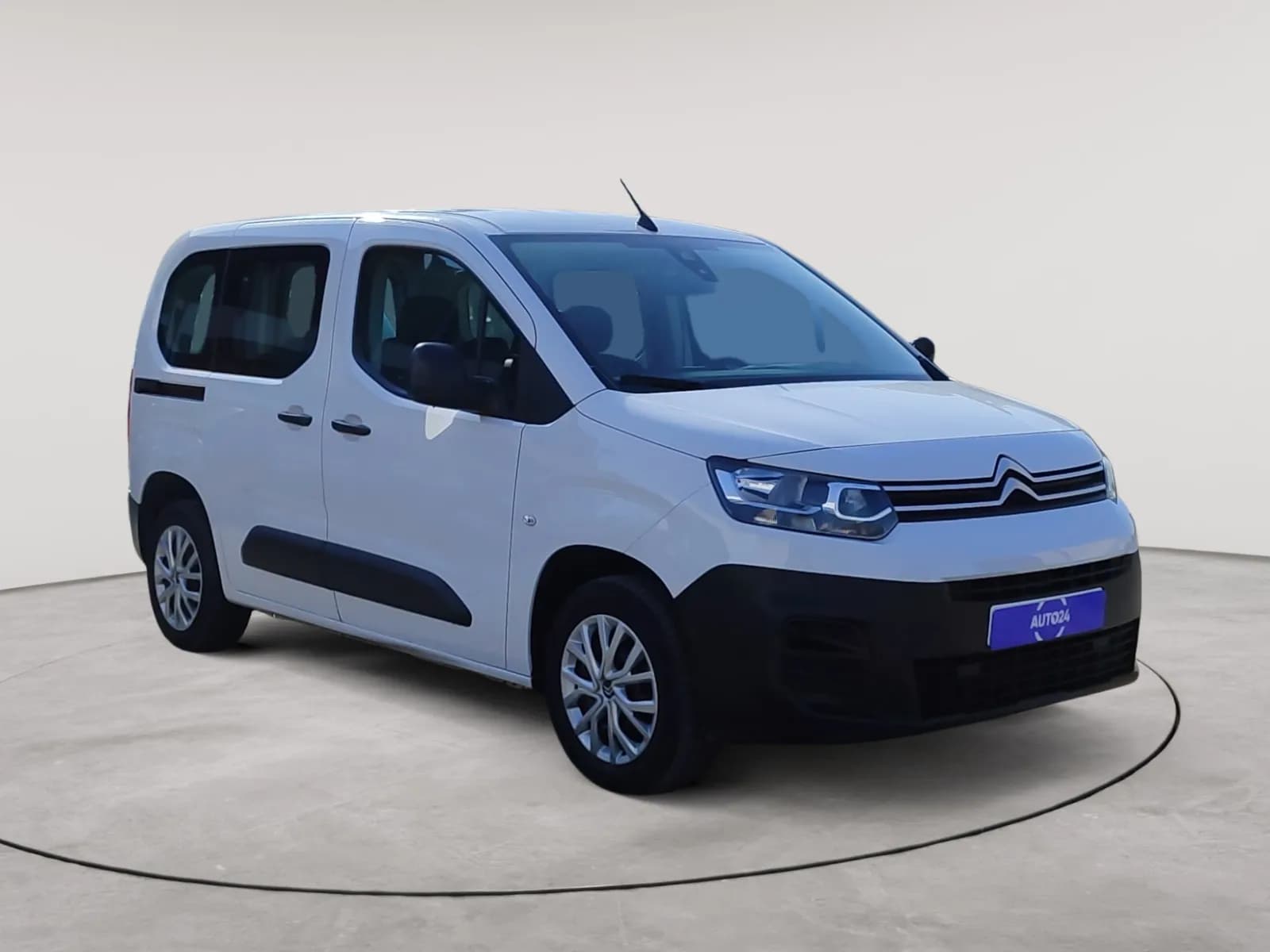uploads/vehicles/2024/12/1735231470936-285.webp