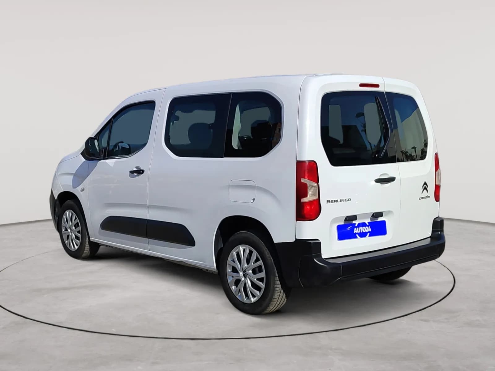 uploads/vehicles/2024/12/1735231471468-193.webp